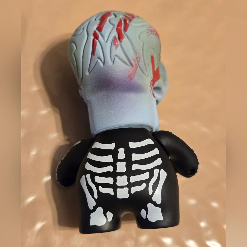 Universal Studios HALLOWEEN HORROR NIGHTS 2017 HHN 27 Skull Figure